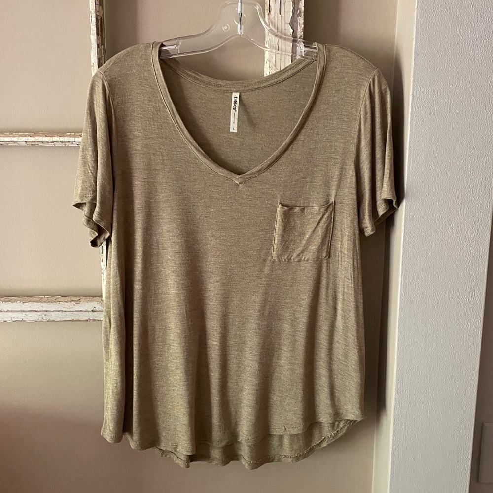 Tresics light and flowy t shirt